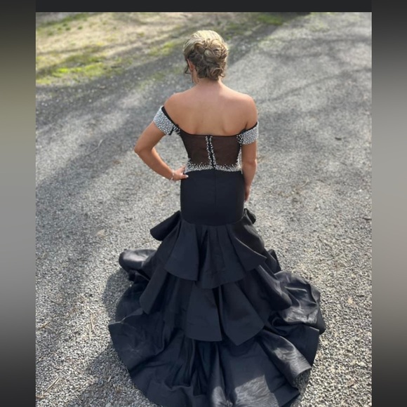 prom dress with beautiful diamond detail in perfect condition only wore once - Picture 4 of 4